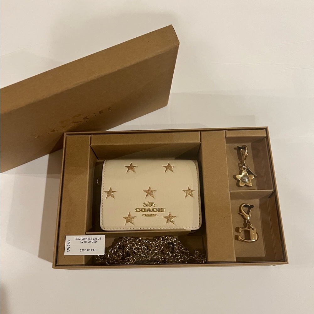 NWT Coach Beige Wallet with Gold Stars with extra charms and keychains